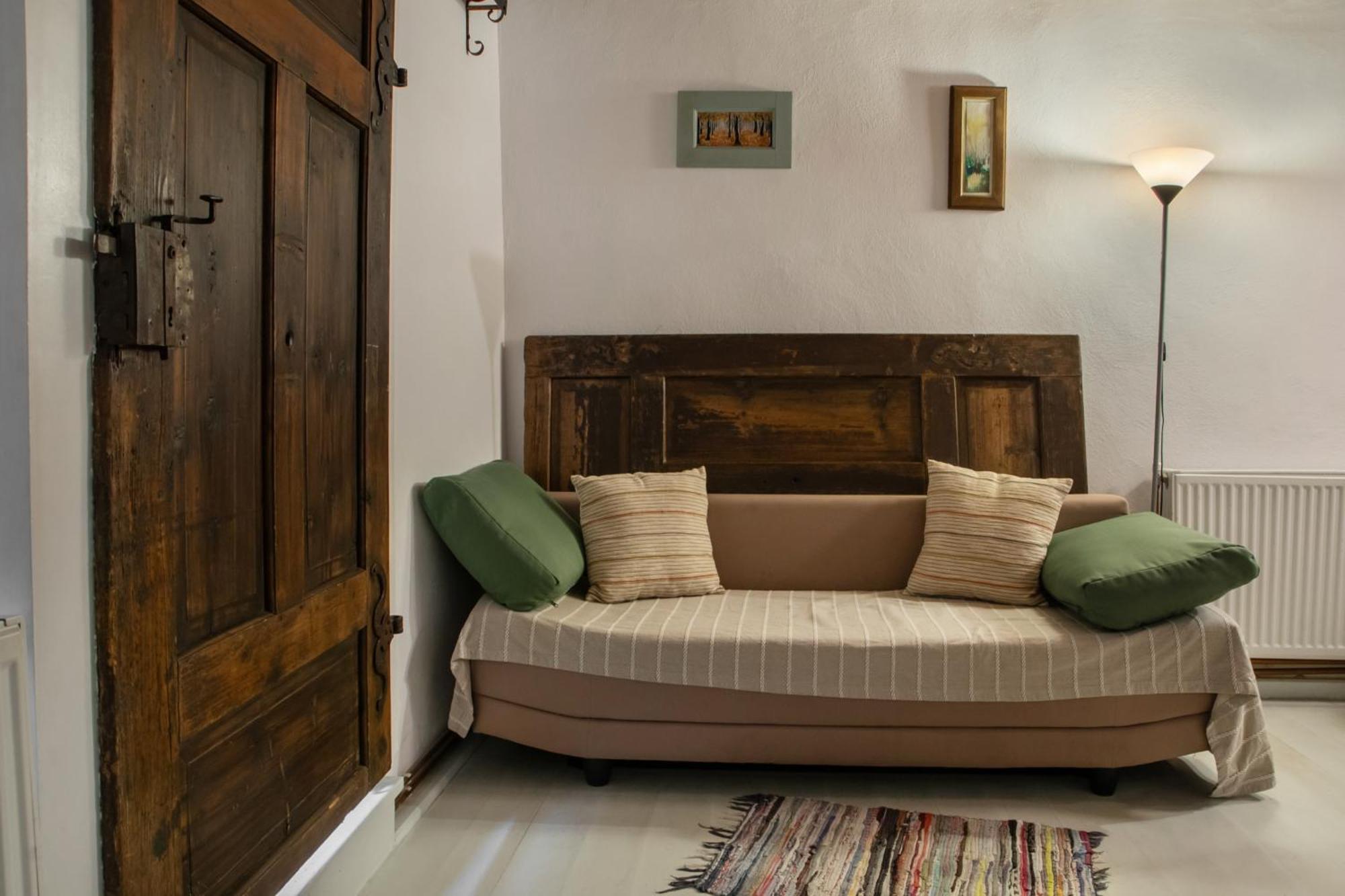 Bike House - 250-Year-Old Restored House In A Quiet Area Brasov Exterior photo