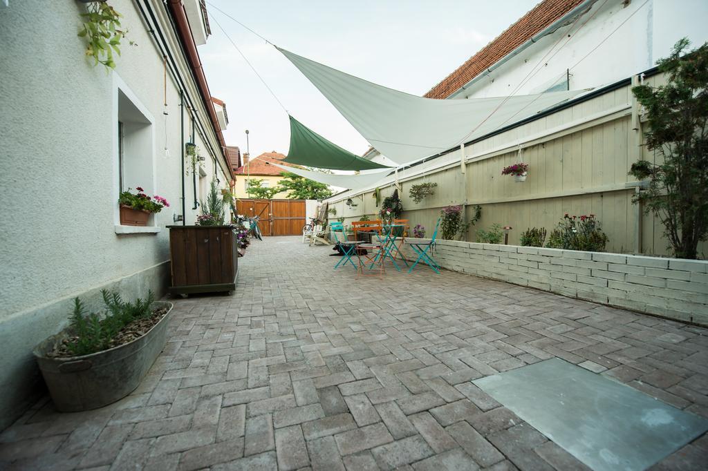 Bike House - 250-Year-Old Restored House In A Quiet Area Brasov Exterior photo
