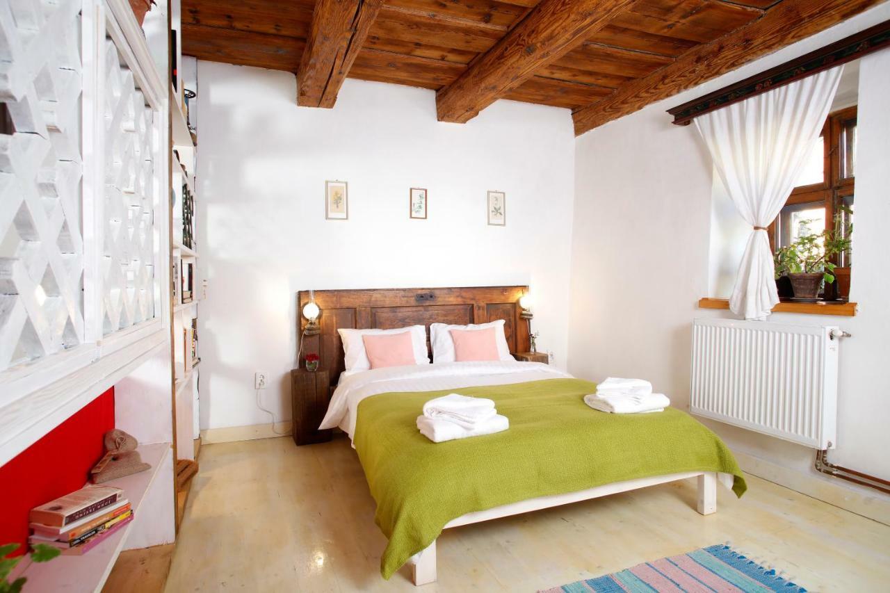 Bike House - 250-Year-Old Restored House In A Quiet Area Brasov Exterior photo